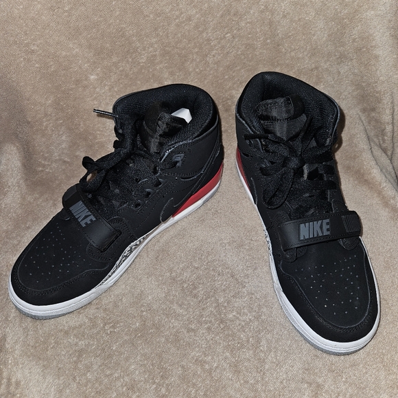 Jordan Legacy 312 GS, 5.5 Youth, Black/Fire Red/Gray/White - Picture 2 of 6